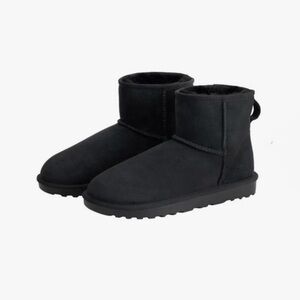 Ladies shearling boots